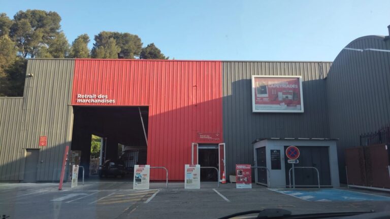 Magasin Lapeyre de Nice où Volt Elec Services a rénové l'éclairage du dépôt